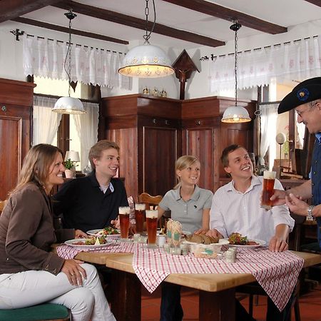Hotel & Brauereigasthof Drei Kronen メンメルスドルフ エクステリア 写真