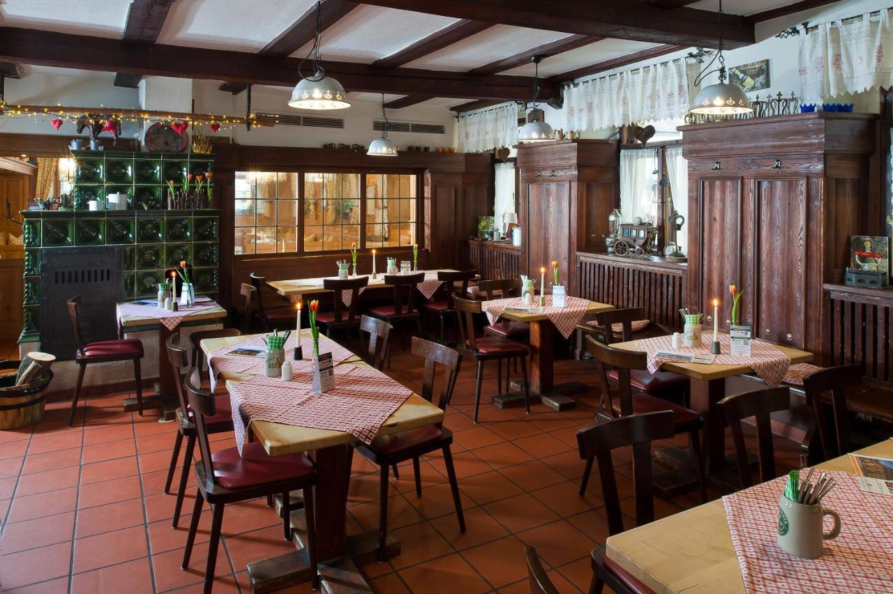 Hotel & Brauereigasthof Drei Kronen メンメルスドルフ エクステリア 写真