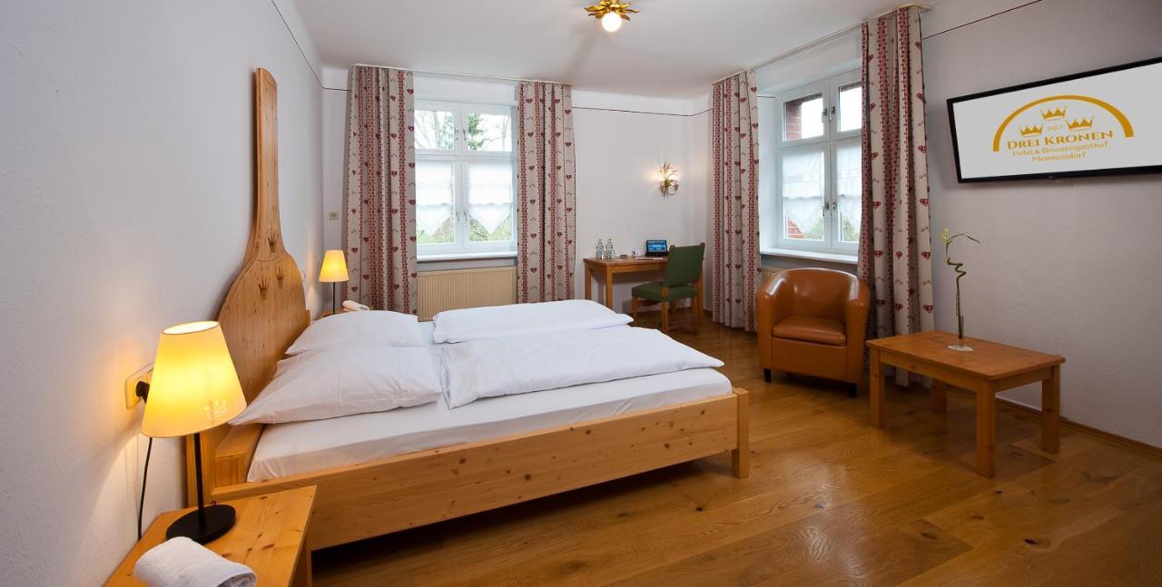 Hotel & Brauereigasthof Drei Kronen メンメルスドルフ エクステリア 写真