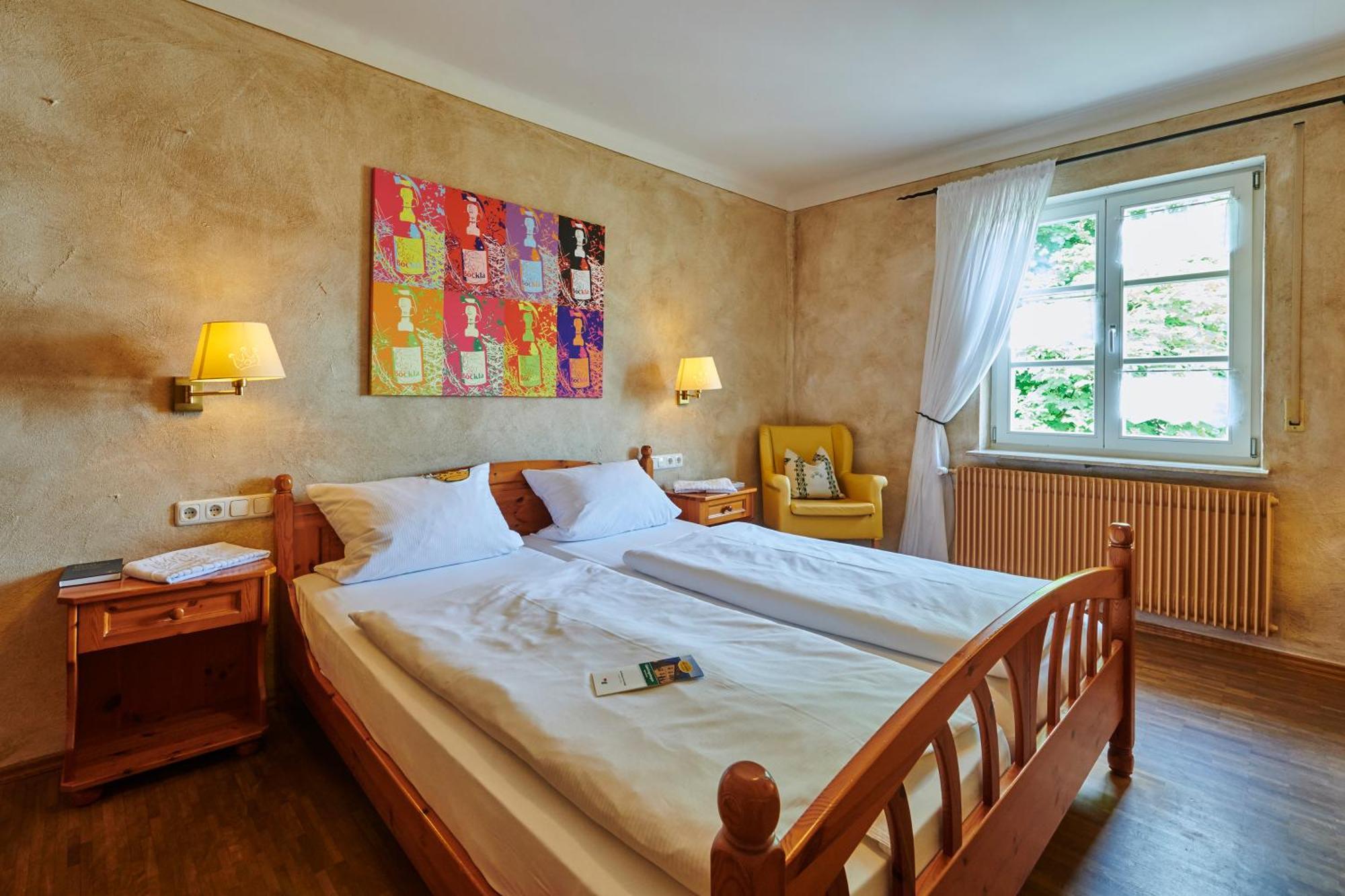 Hotel & Brauereigasthof Drei Kronen メンメルスドルフ エクステリア 写真