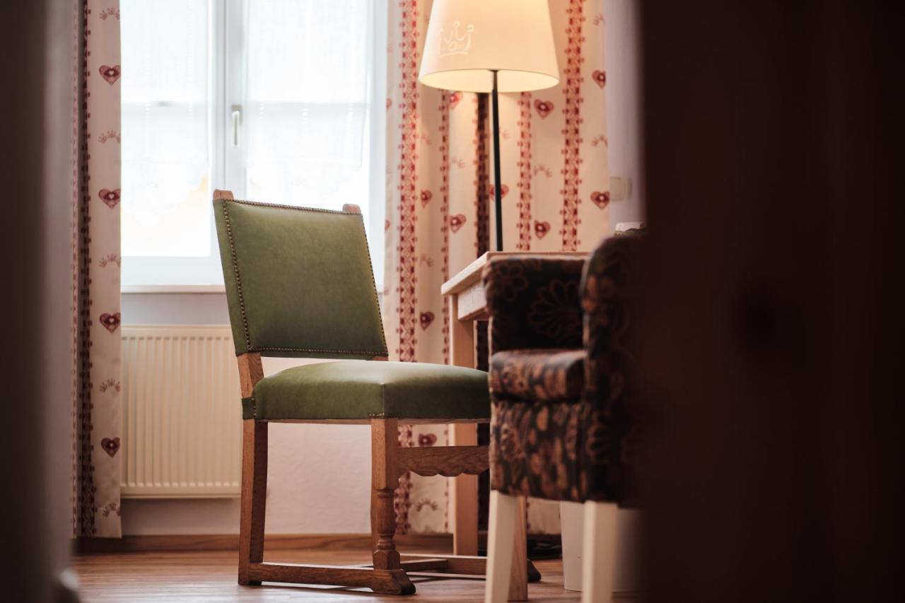 Hotel & Brauereigasthof Drei Kronen メンメルスドルフ エクステリア 写真