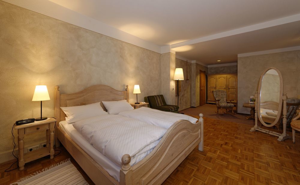 Hotel & Brauereigasthof Drei Kronen メンメルスドルフ エクステリア 写真