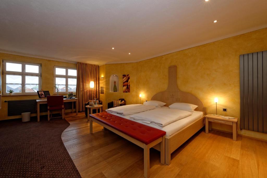 Hotel & Brauereigasthof Drei Kronen メンメルスドルフ エクステリア 写真