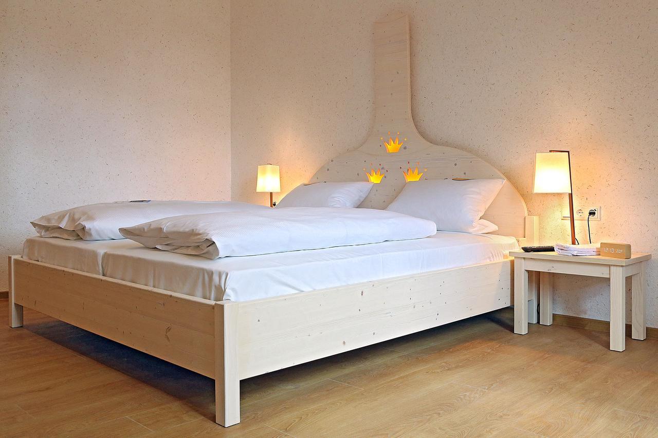 Hotel & Brauereigasthof Drei Kronen メンメルスドルフ エクステリア 写真