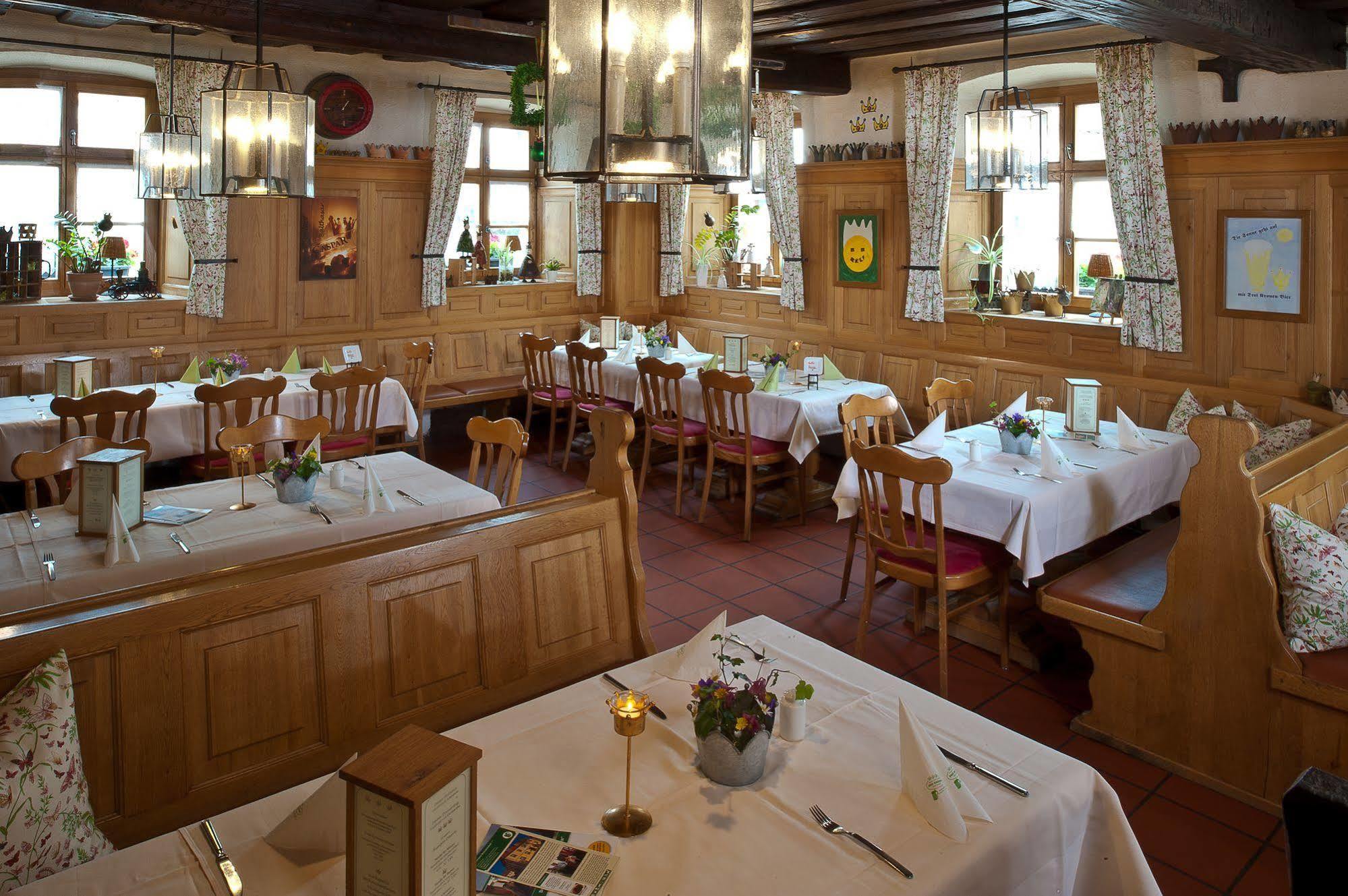 Hotel & Brauereigasthof Drei Kronen メンメルスドルフ エクステリア 写真