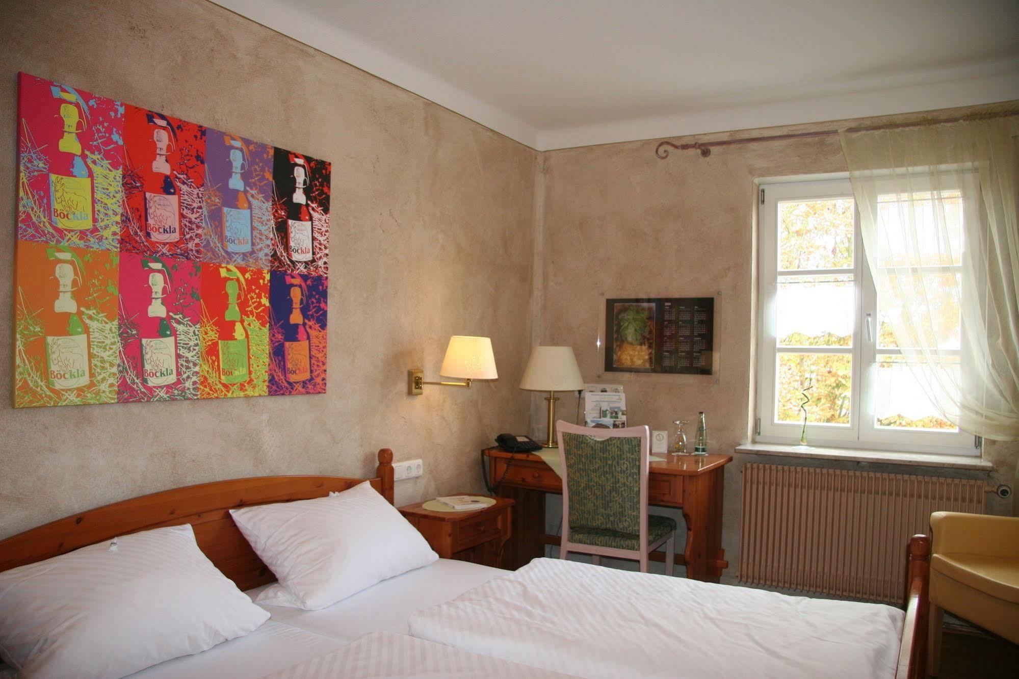 Hotel & Brauereigasthof Drei Kronen メンメルスドルフ エクステリア 写真