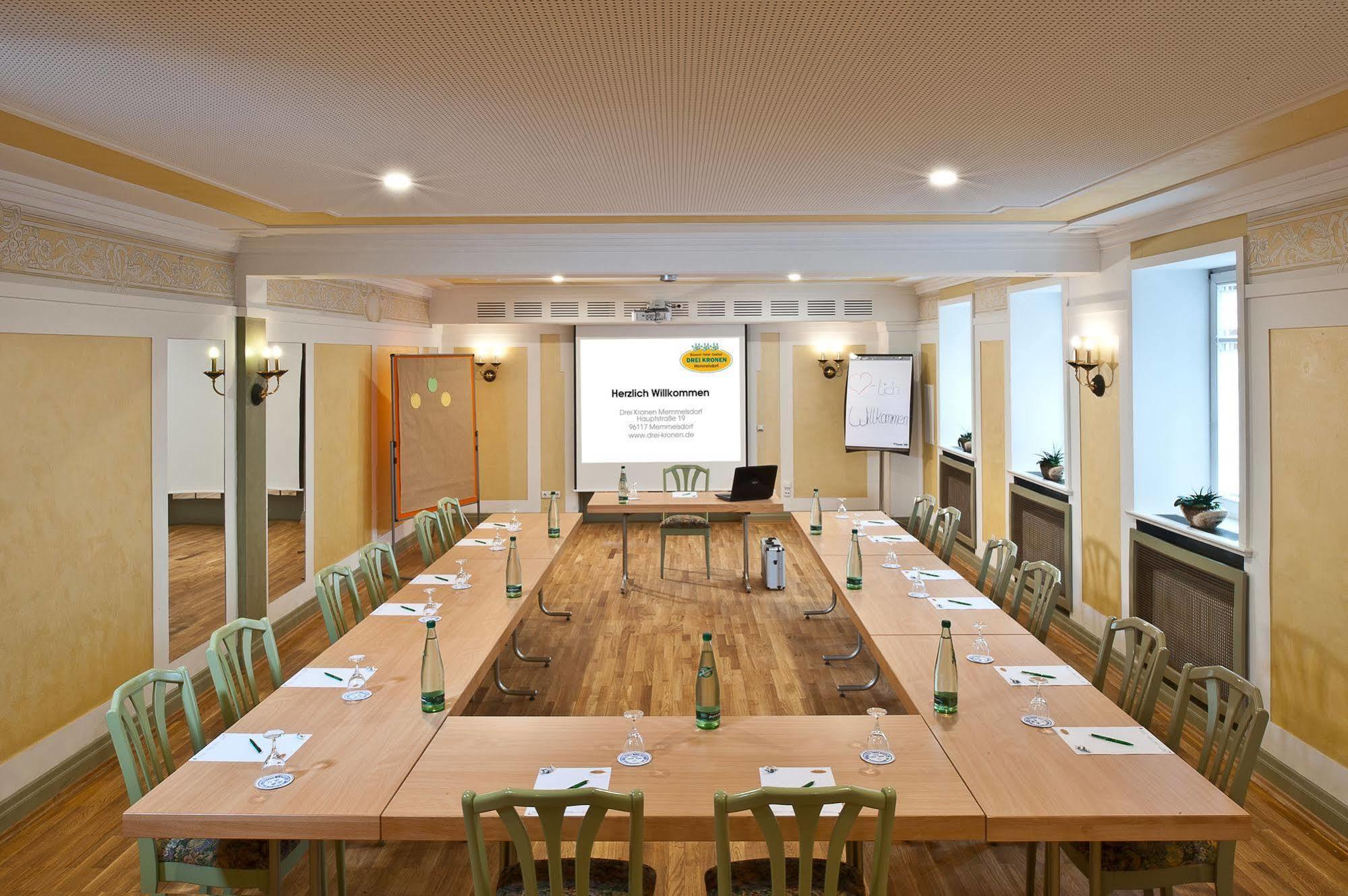 Hotel & Brauereigasthof Drei Kronen メンメルスドルフ エクステリア 写真